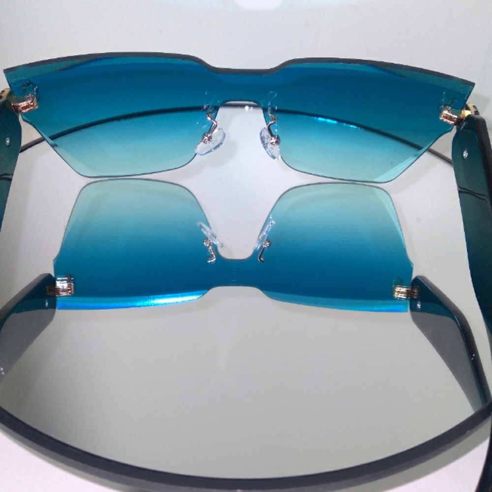 Teal Gradient Lens Gold & Black Snake Head Design Square Sunglasses - Picture 6 of 6